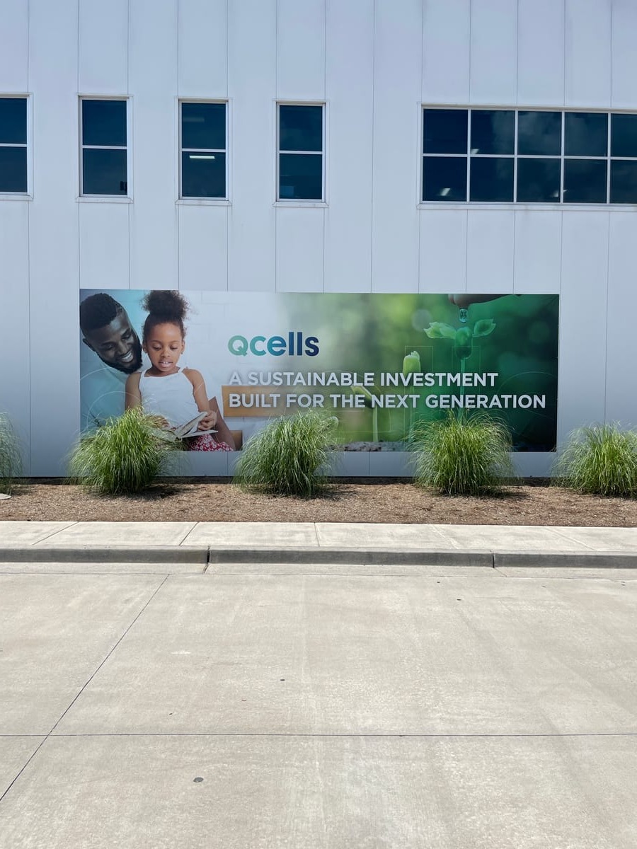 Qcells — Building Banner